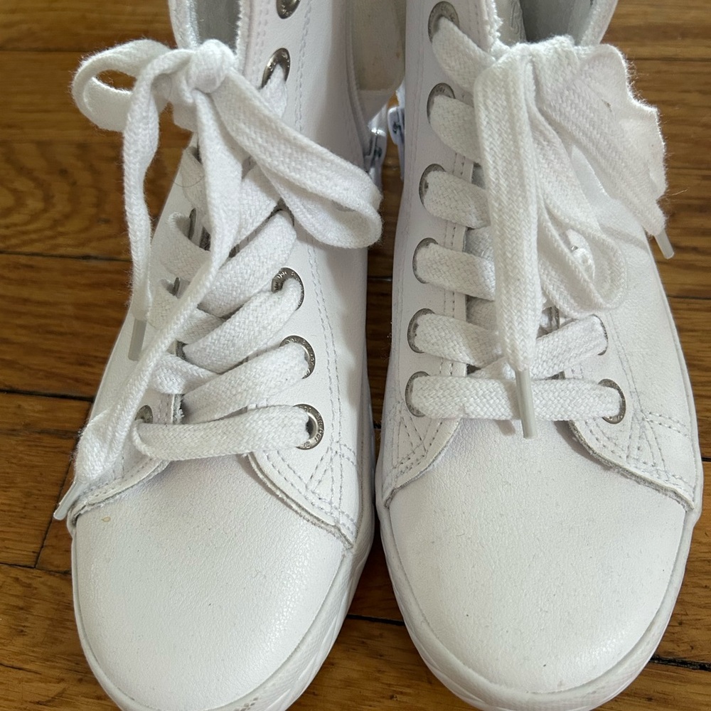 White Leather Hi Top terry lined Sneaker. side zip. Worn once in & out of car